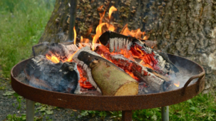 Feuerschale im Garten